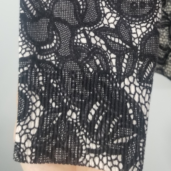 Croft & Barrow Black & White Floral Button Down Cardigan. Size 2 XL. - Picture 5 of 9